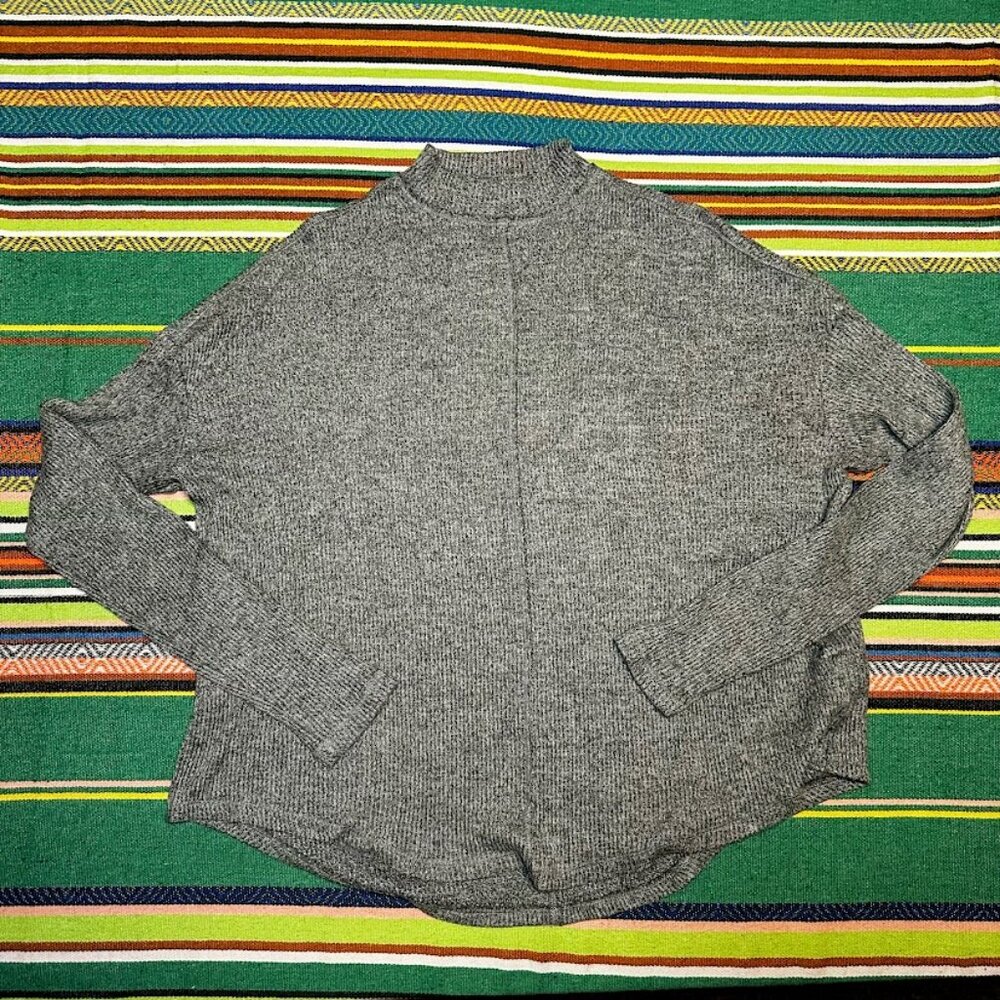 SO Super Cozy Top size XS // Heathered sage green mock neck